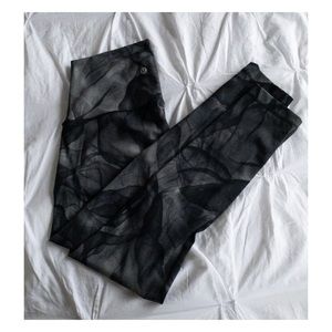lululemon athletica Pants - Wunder Under Lululemon size 4 Smoke Print lululemon athletica Pants - Wunder Under Lululemon size 4 Smoke Print